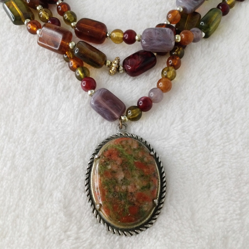 LAST CHANCE -RE-LISTING AT $48 TOMORROW Vtg Unakite Pendant Lucite Bead Necklace - Picture 6 of 16